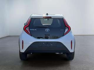 Schräge Frontansicht auf einen Toyota AYGO , freigestellt