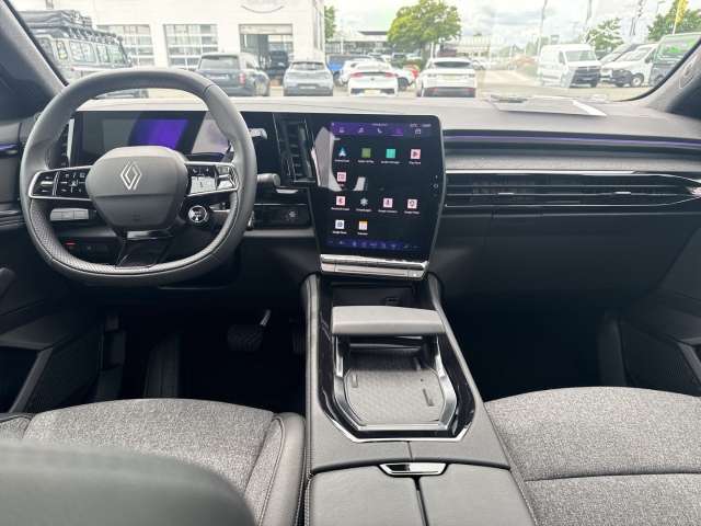 Fahrzeugbild eines Renault Rafale