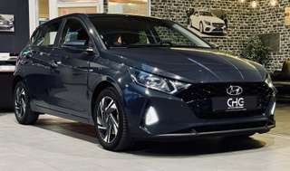 Schräge Frontansicht auf einen Hyundai i20 , freigestellt