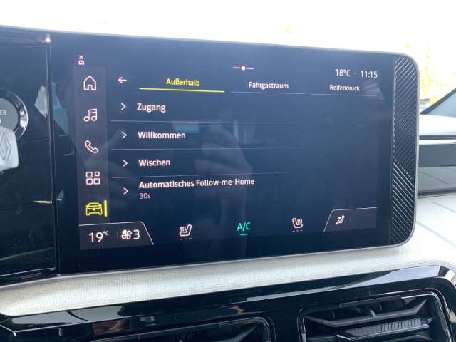 Fahrzeugbild eines Renault 4 E-TECH