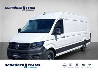 Schräge Frontansicht auf einen Volkswagen Crafter , freigestellt