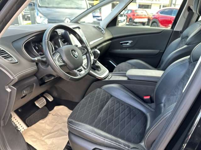 Fahrzeugbild eines Renault Grand Scénic