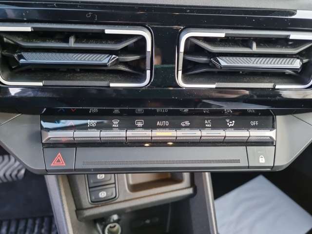 Fahrzeugbild eines Renault 4 E-TECH