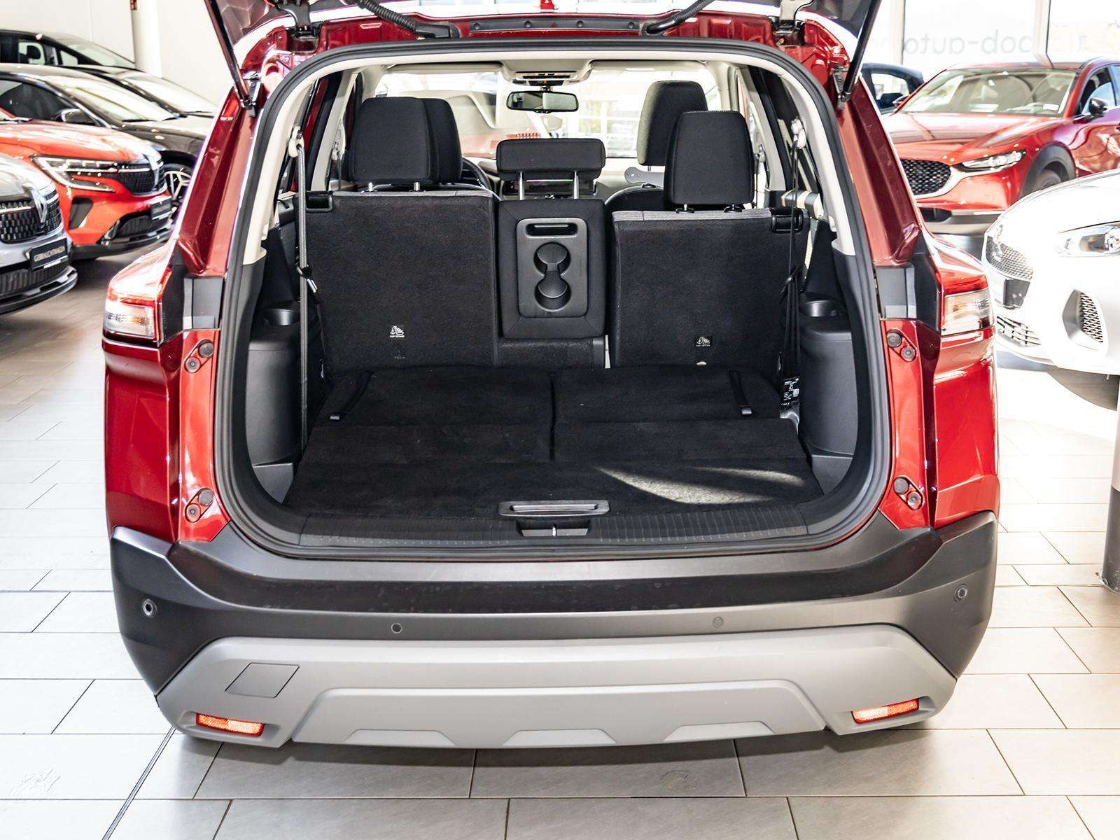 Fahrzeugbild eines Nissan X-TRAIL