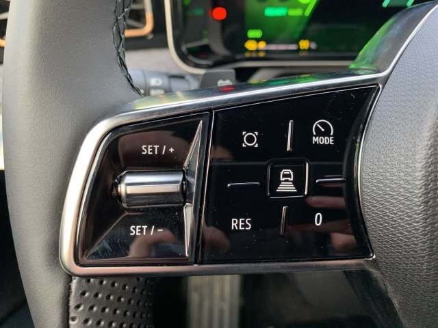 Fahrzeugbild eines Renault 4 E-TECH