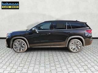 Schräge Frontansicht auf einen Skoda Kodiaq , freigestellt