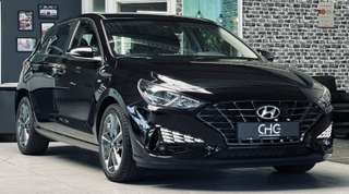 Schräge Frontansicht auf einen Hyundai i30 , freigestellt