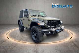 Schräge Frontansicht auf einen Jeep Wrangler , freigestellt