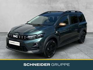 Schräge Frontansicht auf einen Dacia Jogger , freigestellt