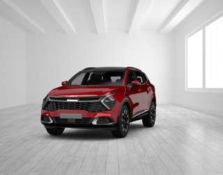 Schräge Frontansicht auf einen Kia Sportage , freigestellt