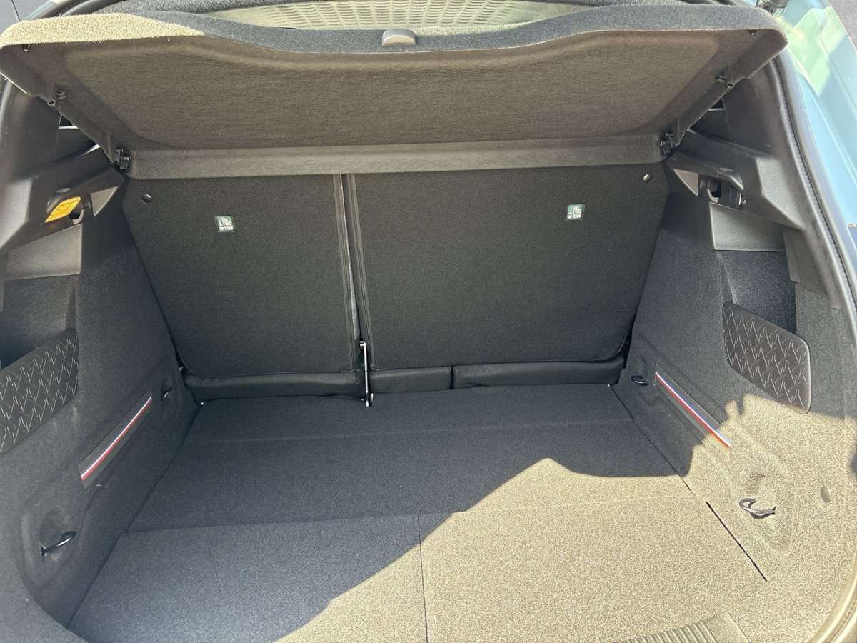 Fahrzeugbild eines Renault 4 E-TECH