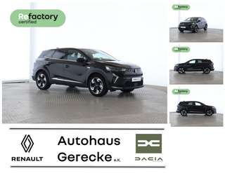 Schräge Frontansicht auf einen Renault Symbioz , freigestellt