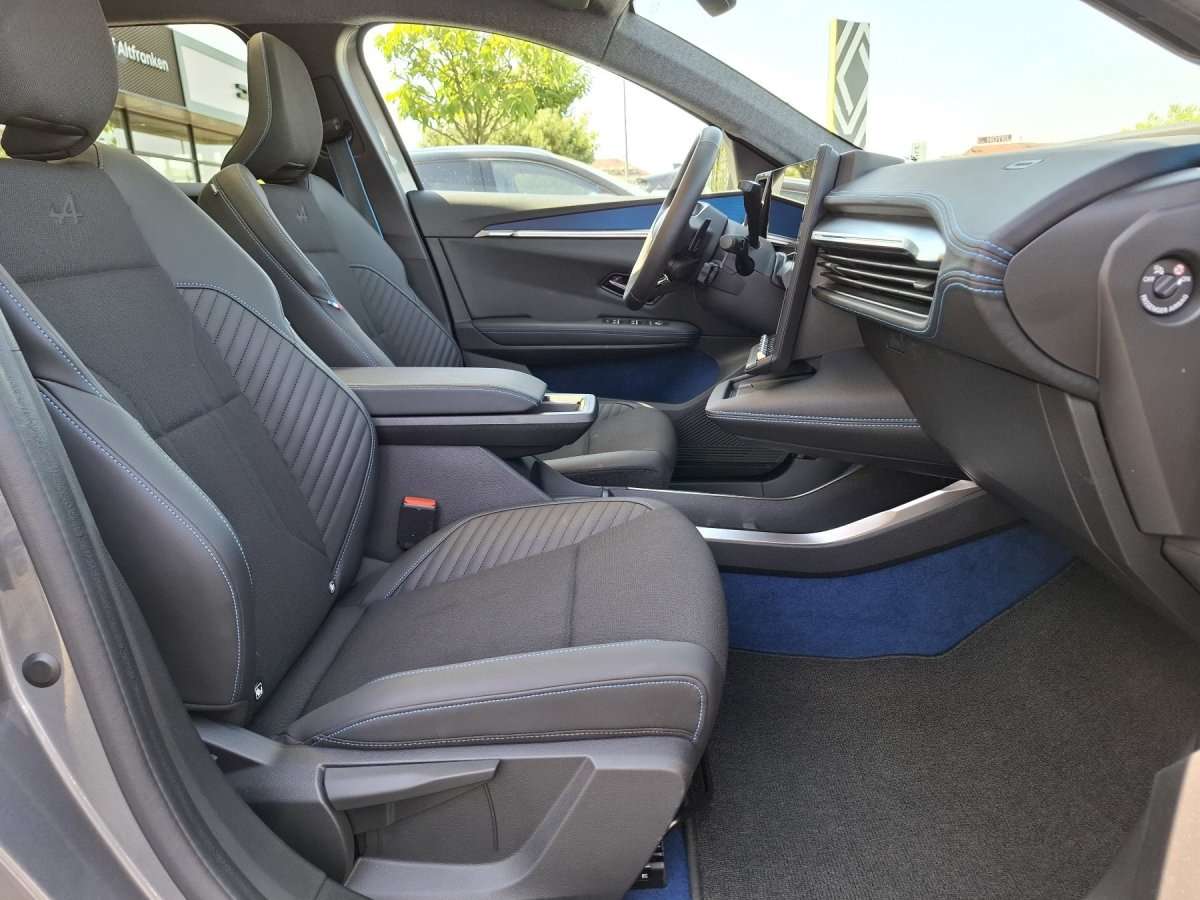 Fahrzeugbild eines Renault Scenic E-TECH