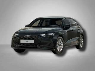 Schräge Frontansicht auf einen Audi A3 , freigestellt