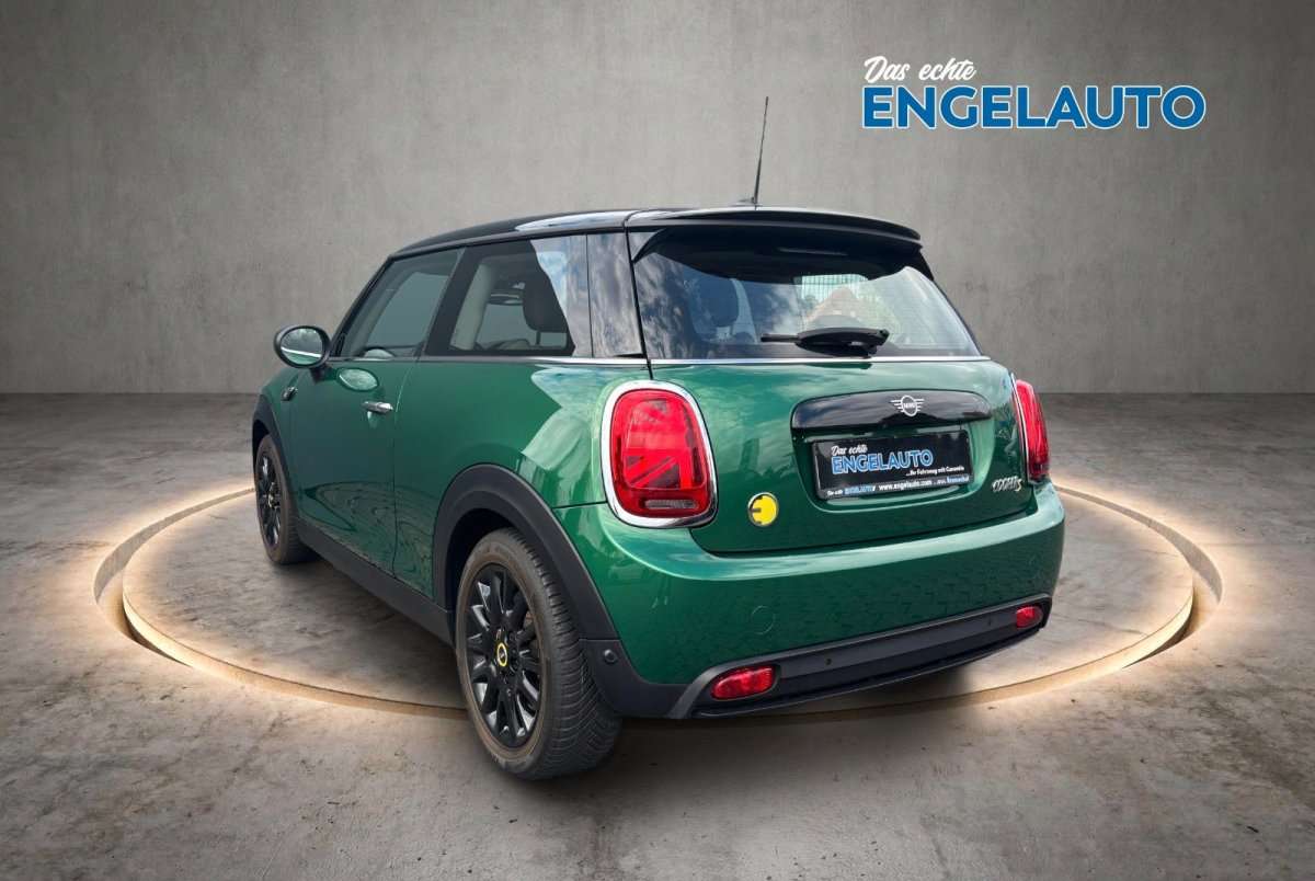 Fahrzeugbild eines MINI COOPER SE