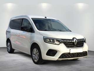 Schräge Frontansicht auf einen Renault Kangoo , freigestellt