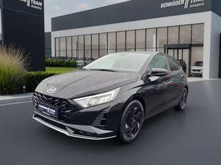 Schräge Frontansicht auf einen Hyundai i20 , freigestellt