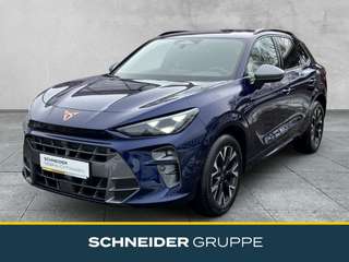 Schräge Frontansicht auf einen CUPRA Terramar , freigestellt