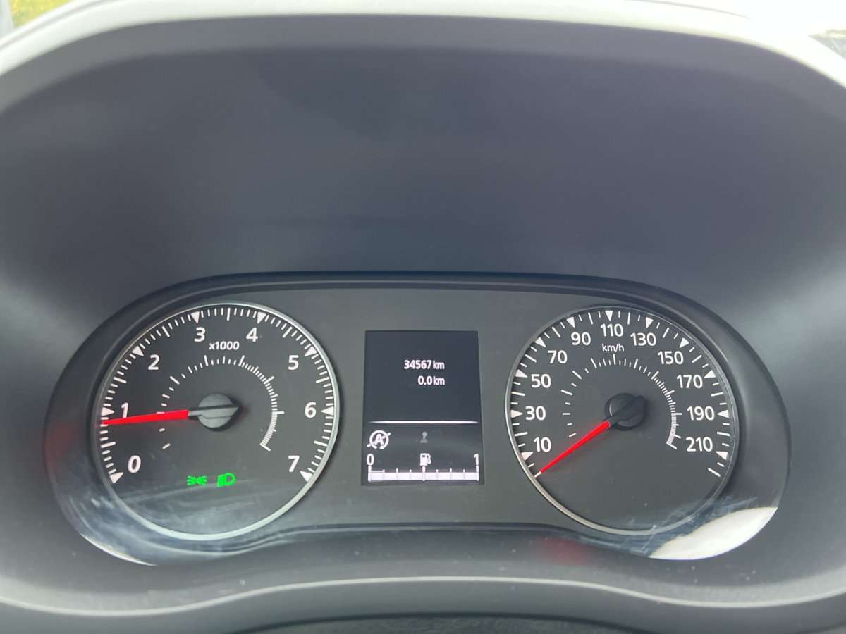 Fahrzeugbild eines Nissan Interstar