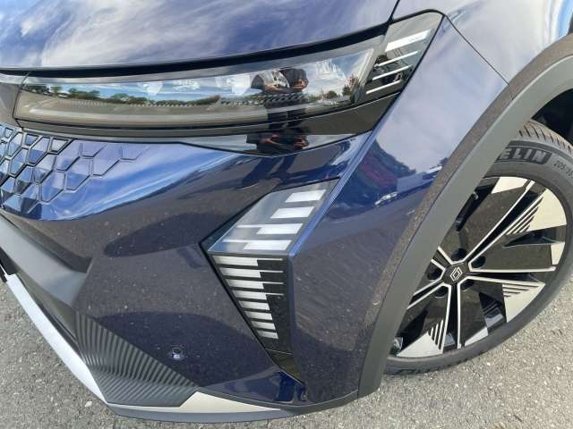 Fahrzeugbild eines Renault Scenic E-TECH