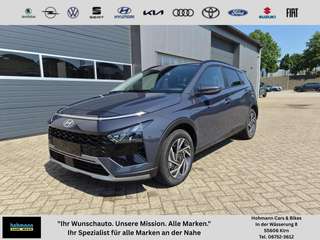 Schräge Frontansicht auf einen Hyundai Bayon , freigestellt