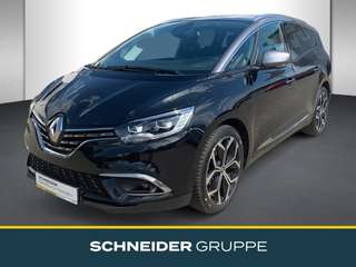 Schräge Frontansicht auf einen Renault Grand Scénic , freigestellt