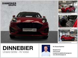 Schräge Frontansicht auf einen Ford Puma , freigestellt