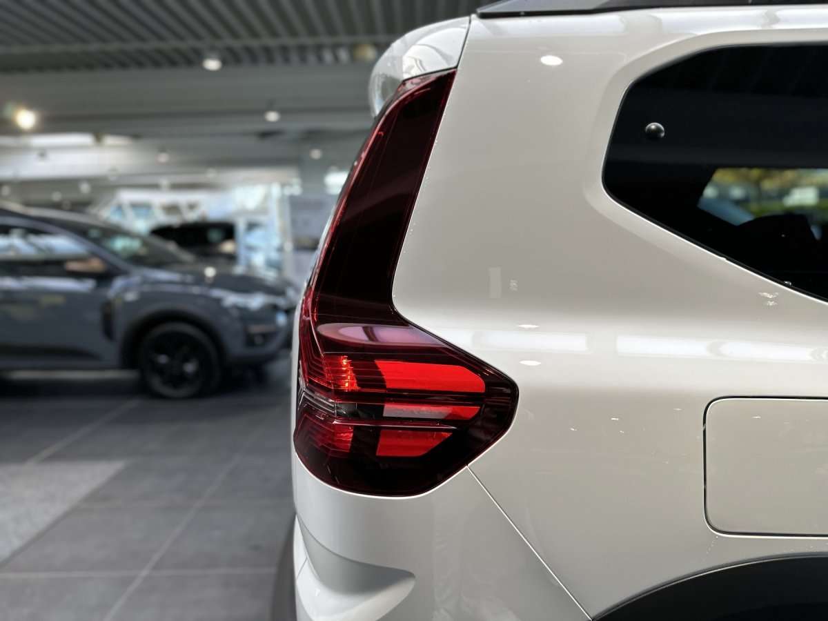 Fahrzeugbild eines Dacia Jogger