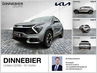 Schräge Frontansicht auf einen Kia Sportage , freigestellt