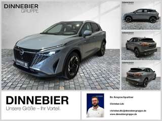 Schräge Frontansicht auf einen Nissan Qashqai , freigestellt