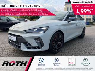 Schräge Frontansicht auf einen CUPRA Leon , freigestellt