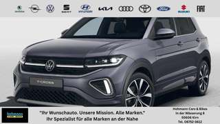 Schräge Frontansicht auf einen Volkswagen T-Cross , freigestellt