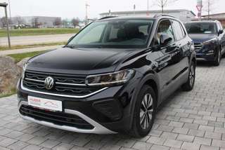 Schräge Frontansicht auf einen Volkswagen T-Cross , freigestellt