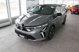 Schräge Frontansicht auf einen Mitsubishi Colt , freigestellt