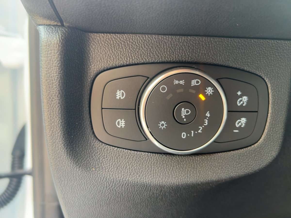 Fahrzeugbild eines Ford Transit Courier