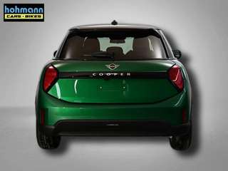 Schräge Frontansicht auf einen MINI COOPER , freigestellt