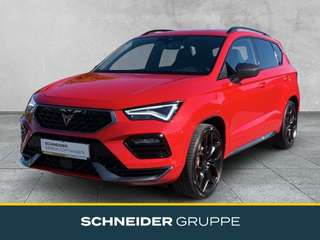 Schräge Frontansicht auf einen CUPRA Ateca , freigestellt