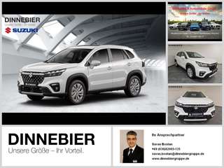 Schräge Frontansicht auf einen Suzuki S-Cross , freigestellt