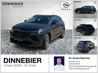 Schräge Frontansicht auf einen Opel Grandland X , freigestellt