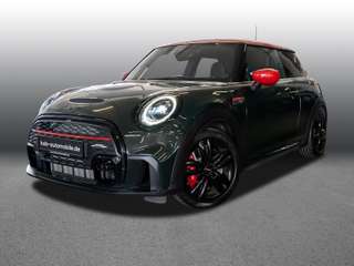 Schräge Frontansicht auf einen MINI MINI , freigestellt