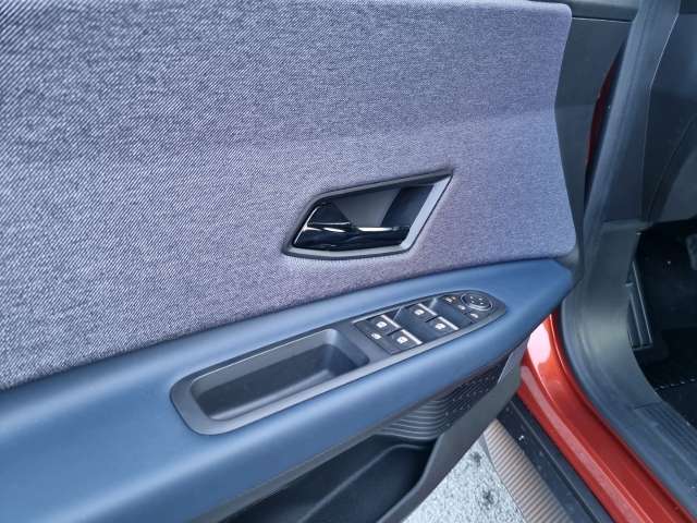 Fahrzeugbild eines Renault 4 E-TECH