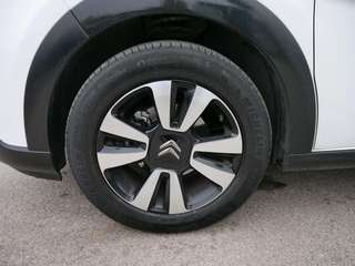 Schräge Frontansicht auf einen Citroën C3 , freigestellt