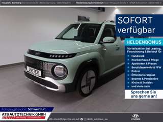 Schräge Frontansicht auf einen Hyundai Inster , freigestellt