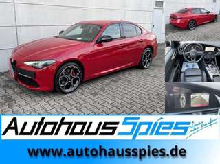Schräge Frontansicht auf einen Alfa Romeo Giulia , freigestellt