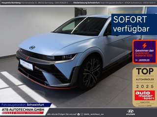 Schräge Frontansicht auf einen Hyundai IONIQ 5 , freigestellt