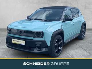 Schräge Frontansicht auf einen Renault 4 E-TECH , freigestellt