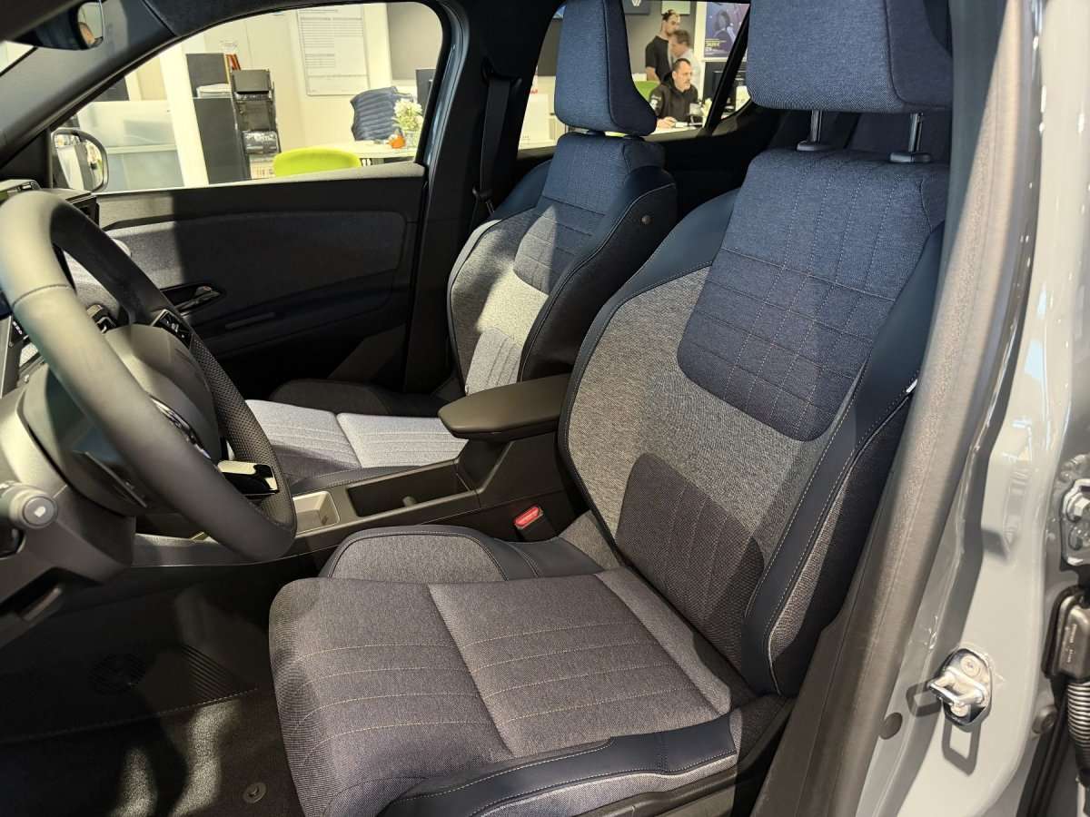 Fahrzeugbild eines Renault 4 E-TECH