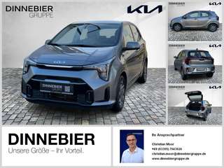 Schräge Frontansicht auf einen Kia Picanto , freigestellt