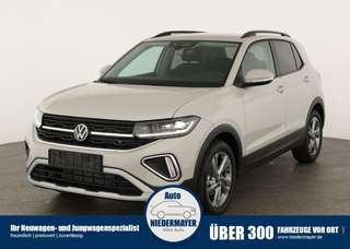 Schräge Frontansicht auf einen Volkswagen T-Cross , freigestellt
