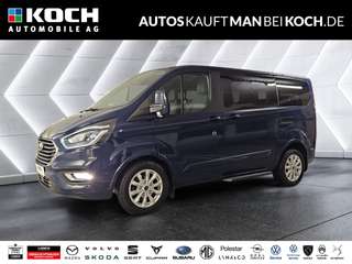 Schräge Frontansicht auf einen Ford Tourneo Custom , freigestellt
